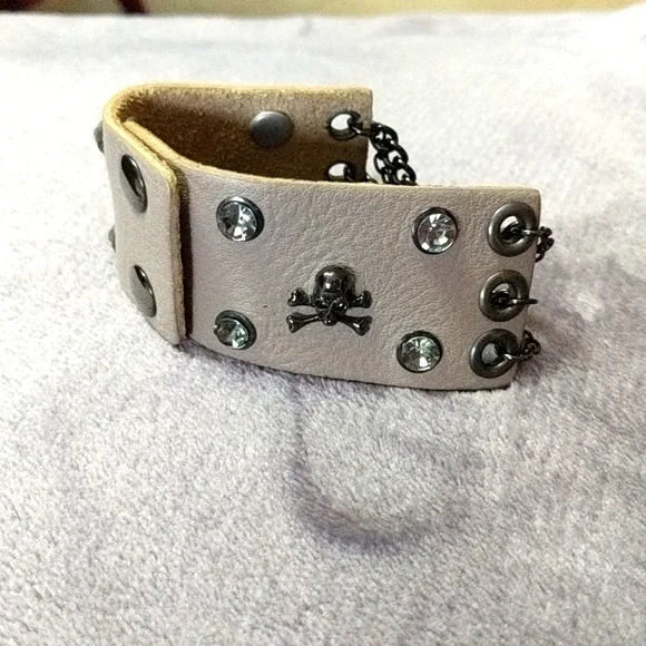 Skull & Bones bracelet with rhinestones and chains.  Snap closure, leather. - Picture 2 of 6